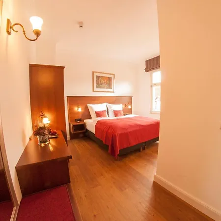 Kleine Wartburg 招待所 3*