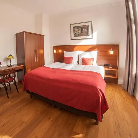 Kleine Wartburg 招待所 3*