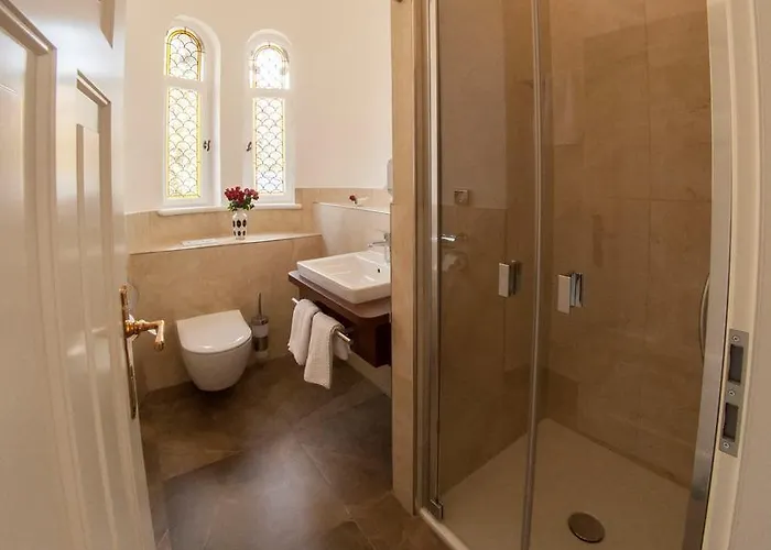 Konukevi Kleine Wartburg 3*